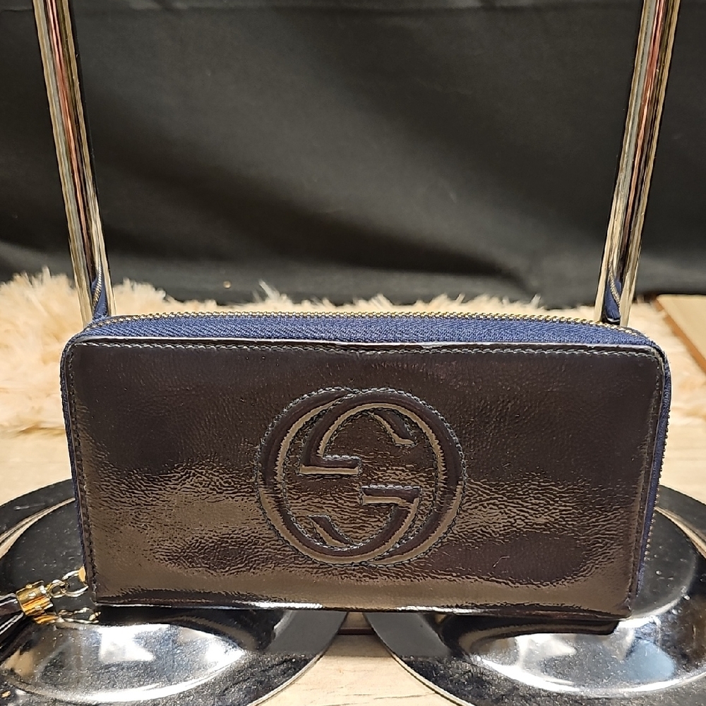 Gucci Glossy Patent Leather Crossbody Wallet in Navy